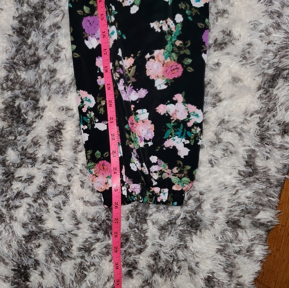 Decree Black Floral Pants with Pockets - Picture 8 of 11